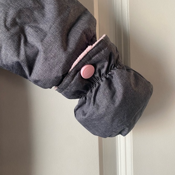 Oshkosh 1 piece snowsuit - 12 months - Picture 3 of 9